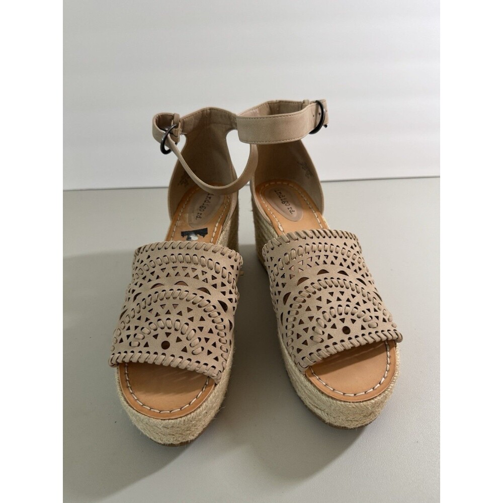 INDIGO ROAD Sandals Wedge Perforated Woven Boho Hippie Size 8 Beige